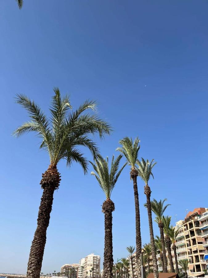 Uroczy Apartament Przy Playa De Los Locos Torrevieja Exterior foto
