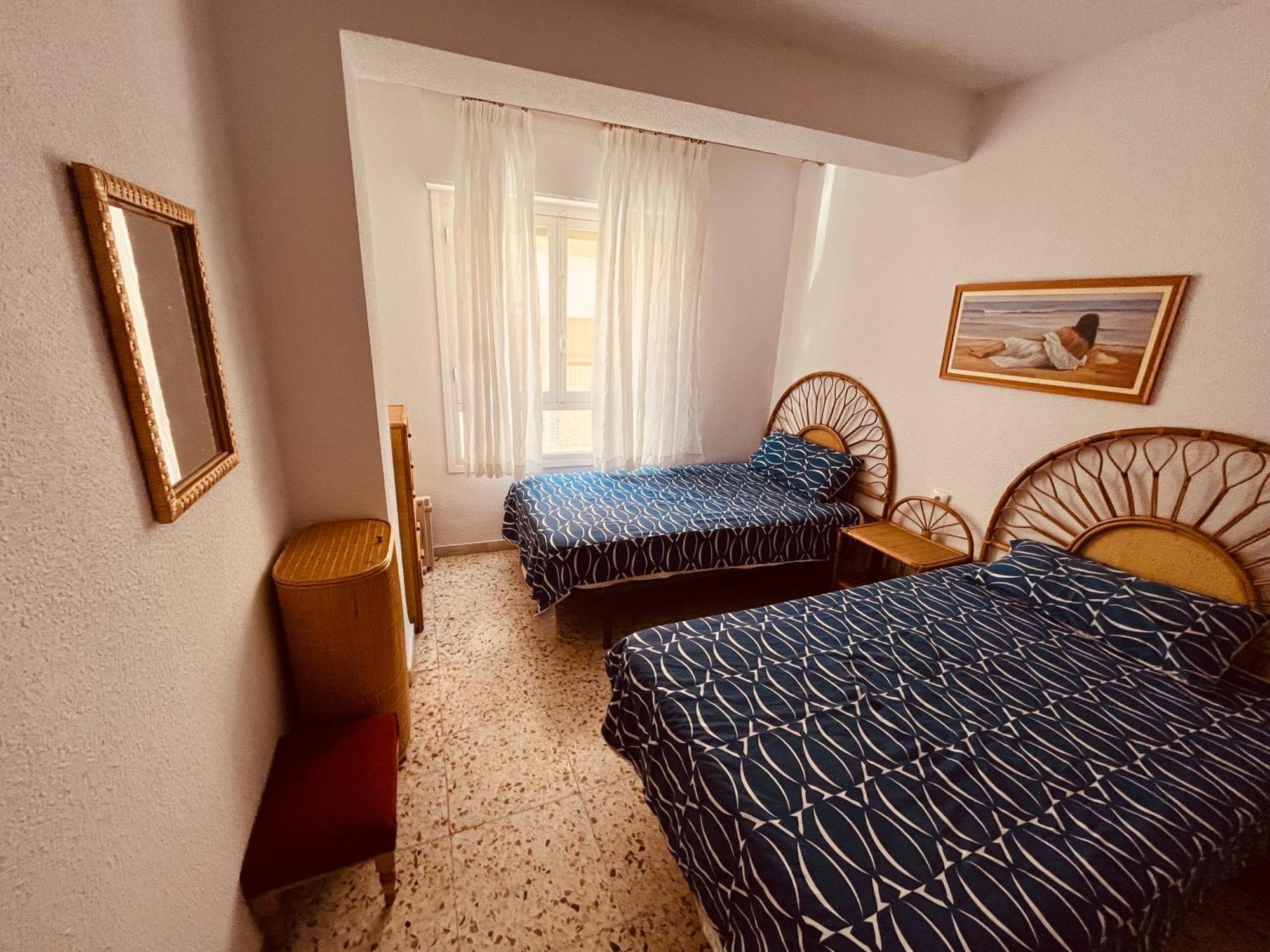 Uroczy Apartament Przy Playa De Los Locos Torrevieja Exterior foto